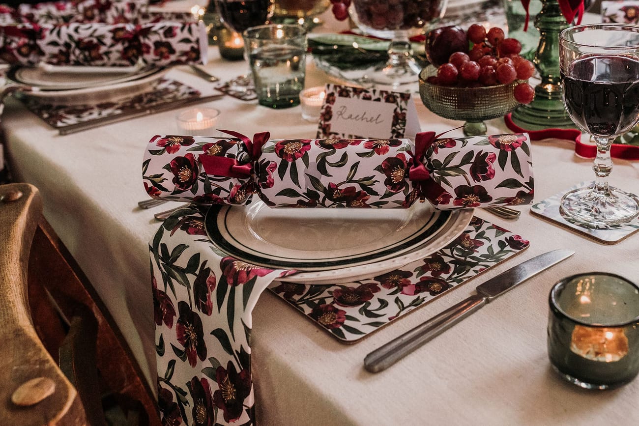 NEW! CHRISTMAS ROSE LUXURY CHRISTMAS CRACKERS
