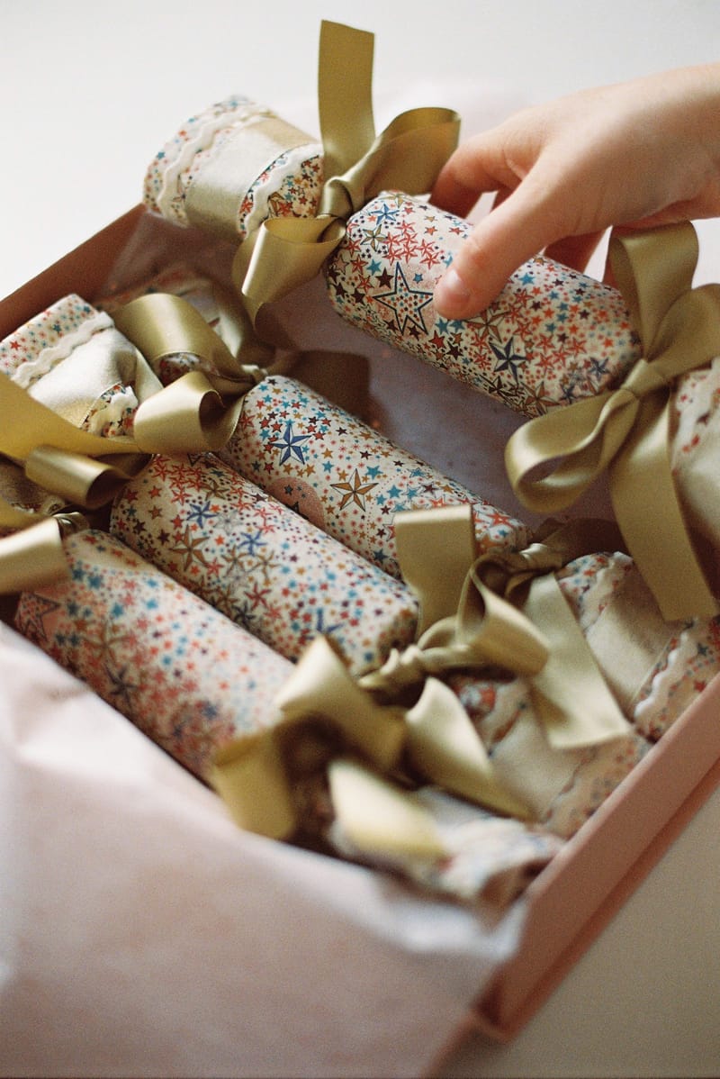 Happy Crackers Christmas Crackers Adelajda Gold Stars