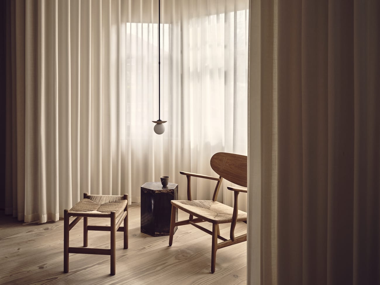 Orbit Pendant Light, Travertine (Laura Fulmine)