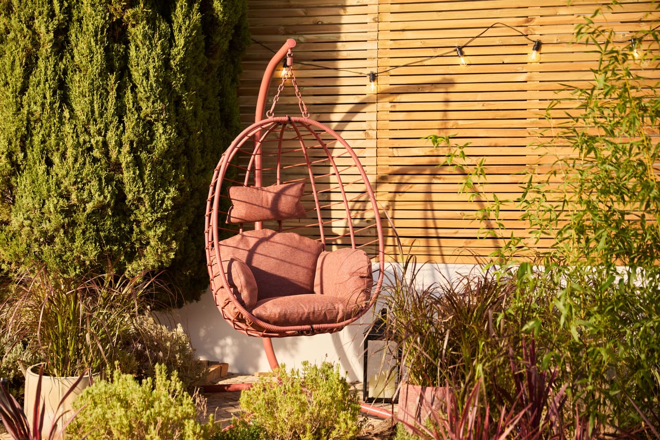 Outdoor Oasis Seville Hanging Egg Chair